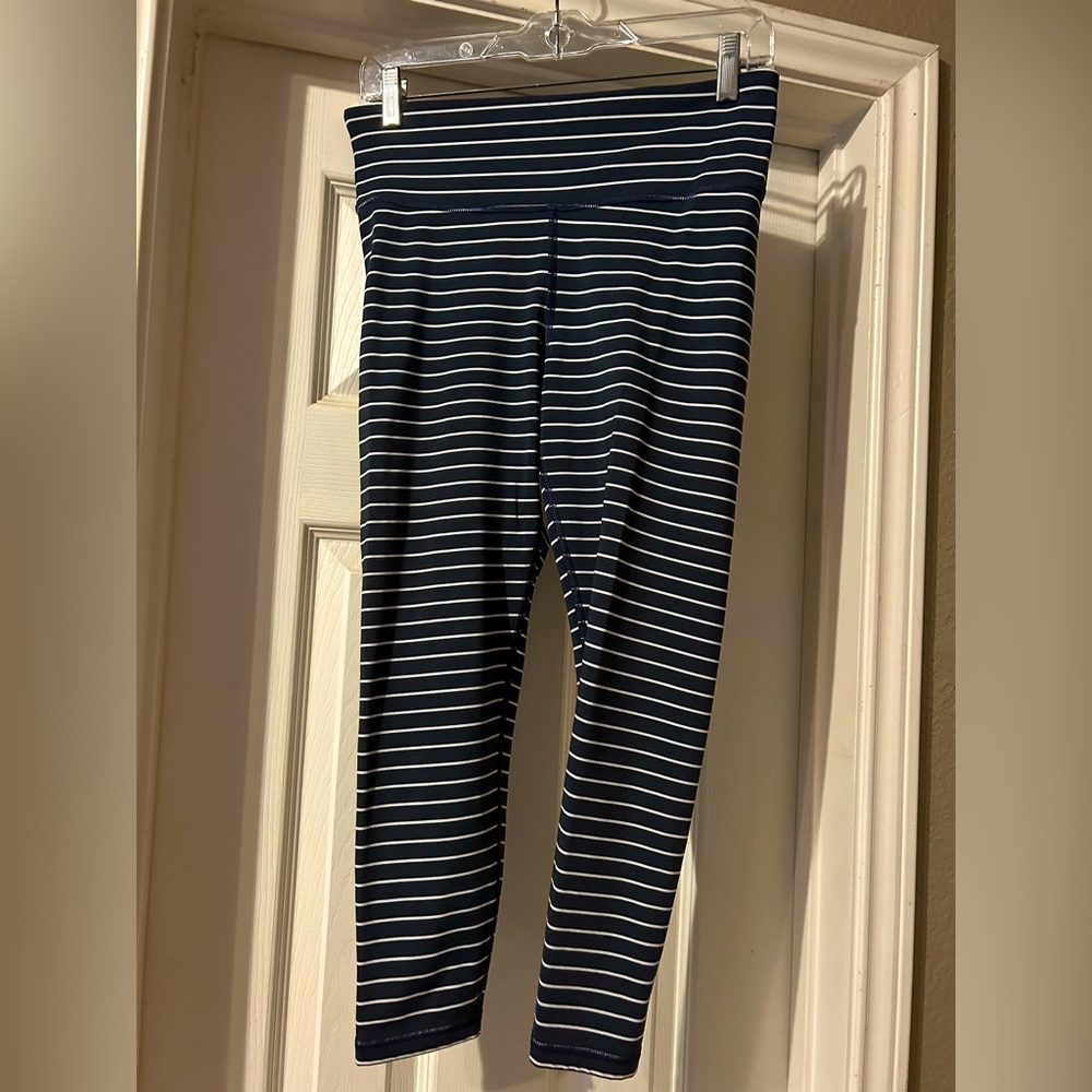 Gapfit blackout 7/8 leggings. Good used condition.